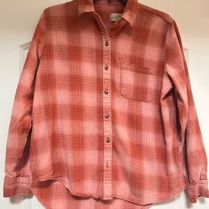 Universal Thread Women's Sz S Long Sleeve Flannel Shirt Peach & Rust Plaid Soft